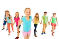 kinderen-hand-in-hand kinderen-hand-in-hand